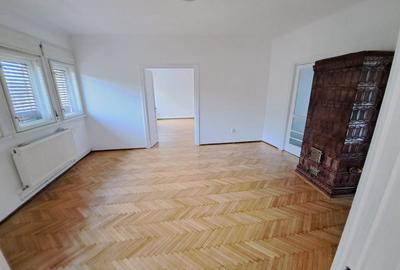 Cotroceni, apartament  si mansarda in vila de vanzare, 2+M, 5 camere