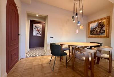 Apartament cu 3 camere semidecomandat, mobilat în Calea Victoriei