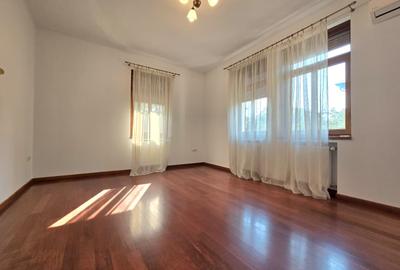Apartament cu 5 camere în Aviatorilor