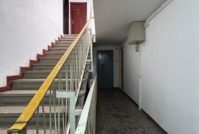 Titan 2 Camere Etaj 9  Instalatii Schimbate 15 Min Metrou Bloc 1976 Reabilitat - 11