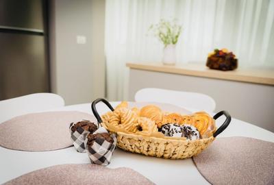 Apartament cu 2 camere semidecomandat, mobilat în Central