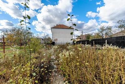 Casă din cărămidă cu 8 camere – zonă liniștită, LIPOVA - 1