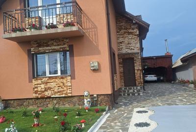 FARA COMISION CASA ELEGANTA 6 camere 3 bai 2 bucatarii garaj curte merita vazut - 1