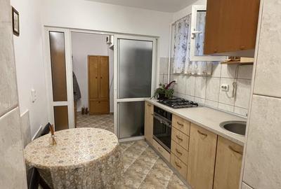 2 cam. etaj 3, 50 mp, mobilat+utlat, str. Primaverii - 12