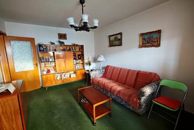 Apartament cu 3 camere decomandat în Tractorul