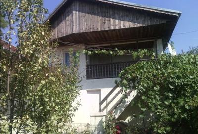 Casă individuală cu 5 camere în Alexandru Odobescu