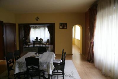 VAND APARTAMENT ZONA 0 , EXACT  IN SPATELE PRIMARIEI 240mp - 3