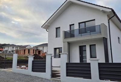 Casă individuală cu 4 camere în Chinteni