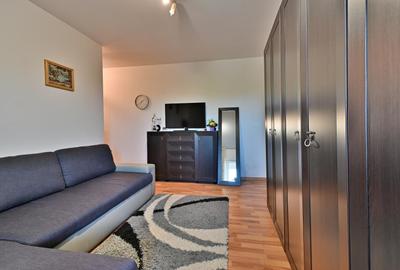 Apartament cu 3 camere, semidecomandat, 65 mp utili + balcon - Soarelui - 2