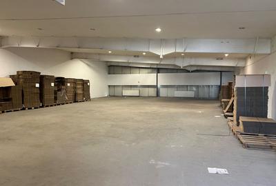 Hale si spatiu showroom ,depozitare si productie 2176 mp.Militari - Iuliu Maniu - 10