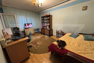 Apartament cu 3 camere decomandat, mobilat în Dacia