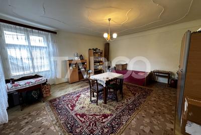 Apartament cu 3 camere decomandat, mobilat în Orașul de Jos