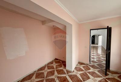 Casă / Vilă cu 8 camere - 14