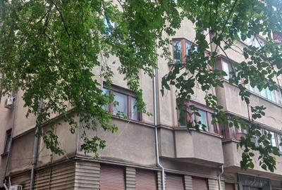 Apartament cu 3 camere semidecomandat în Batistei