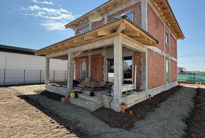 Casă individuală cu 5 camere în Dumbrăvița