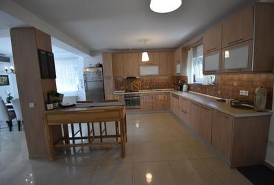 Duplex cu 4 camere în 1 Decembrie