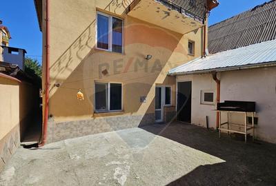 Casă individuală de vânzare | P+E+M | Central | Cristian - 20