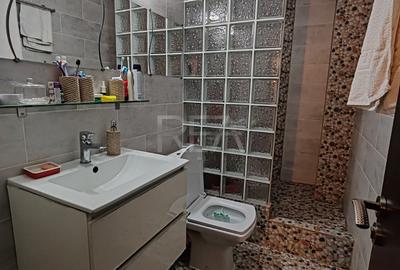 3 camere, decomandat, et 2/8, anvelopat- 13 Septembrie - 16