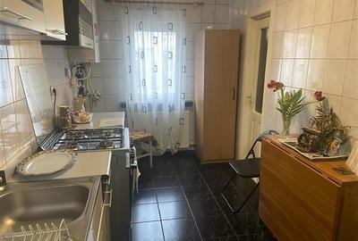 Apartament 2 camerec , zona centrala 2 Stejari , et 2 4, decomandat , centrala t - 5