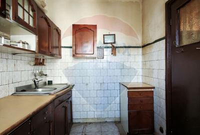 Apartament cu 2 camere  nerenovat, de vânzare în zona 1 Mai - 5