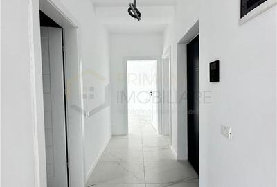 Apartament cu 3 camere semidecomandat în Giroc