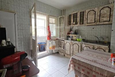 2 camere, etaj 3 - piața aproape - 10