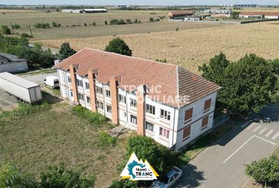 Clădire împunătoare de 540 mp pe 2 nivele în Sânnicolau Mic - 16