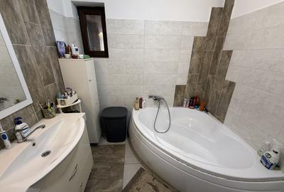 Casă înșiruită complet mobilată + curte+ 2 parcari în complex inchis! - 11
