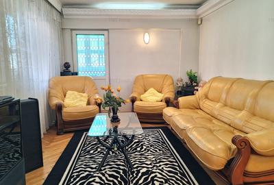 Apartament cu 5 camere decomandat, mobilat în Păcii