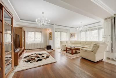 Apartament cu 4 camere decomandat în Șoseaua Nordului