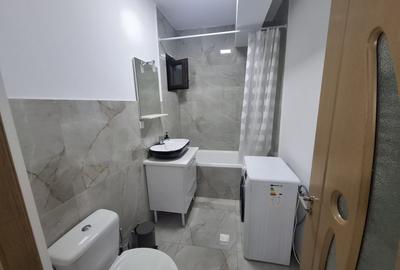Apartament cu 3 camere decomandat în Tineretului