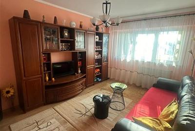 Apartament cu 3 camere decomandat în Obor
