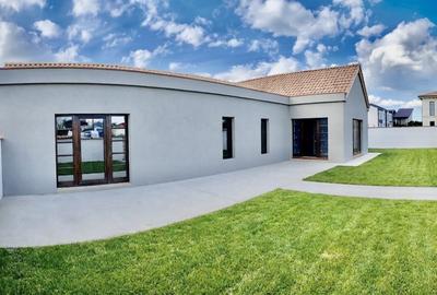 Vilă mediteraneană, pe parter, cartier cu iesire la lac, peninsula Balotesti - 7