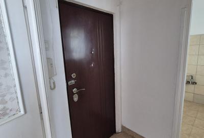 METROU 1 MAI apartament 2 camere FARA RISC SEISMIC - se accepta credit - 10