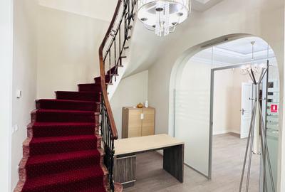 Unirii / Vila Exclusivistă Birouri - Notariat / 8 Birouri si Parcare 5 Locuri - 13
