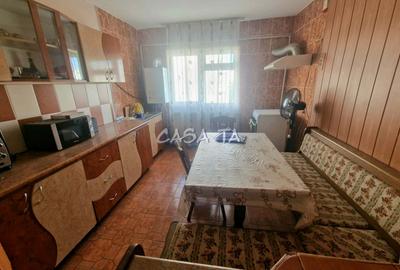 Apartament 3 camere, situat in Rovinari , Str. Plopilor - 5