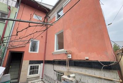 Casă individuală cu 4 camere în P-ța Unirii