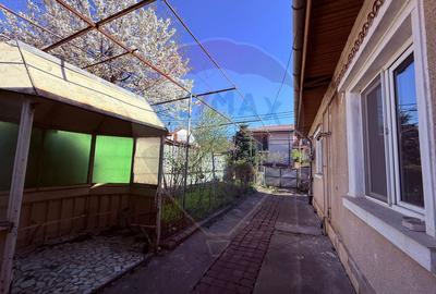 Casă de vanzare cu curte | 4 camere | Zona Gorjului | Teren generos - 20