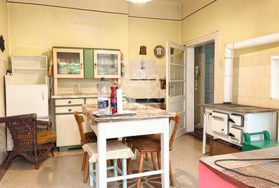 Casa de vanzare ultracentral in Oradea, strada Postavarului - 5