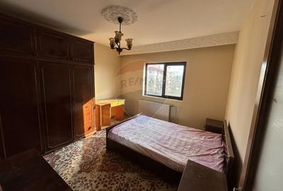 Apartament cu 3 camere decomandat de închiriat în zona Hotvon et.3 - 3