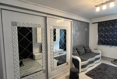 Apartament cu 2 camere semidecomandat, mobilat în Militari