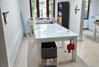 Cladire mixta cu spatii la parter si numeroase incaperi -central - 30