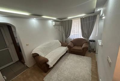 Apartament cu 3 camere, etajul 2/4, zona Podu Ros - 1