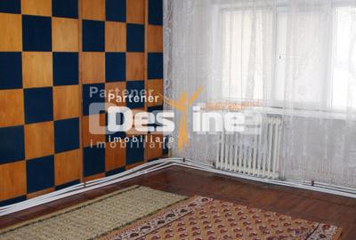 Apartament 3 camere decomandat de 61 mp 2 băi la parter cartier Favorit - Roman - 1