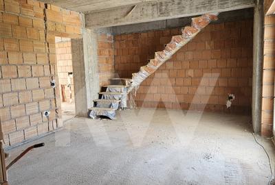 Apartament pe 2 niveluri - 3 camere - Ogorului