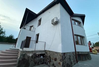 De inchiriat spatiu birouri, 10 birouri , 4 bai, garaj, 4 bai si teren 10 arii,S - 16