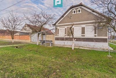 Proprietate cu 3 case din văiugă și teren în Nadab - 1