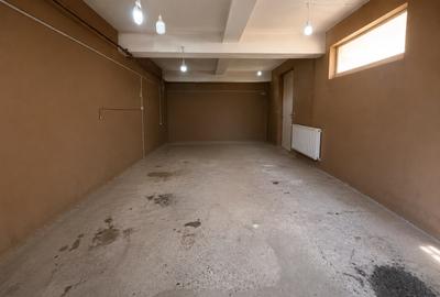Spatiu comercial de vanzare in Oradea, curte proprie si locuri de parcare - 4