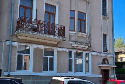 Vnd apartament în vilă zonă centrală - 1