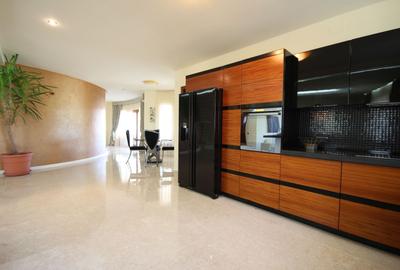 Casă individuală cu 11 camere în Braytim